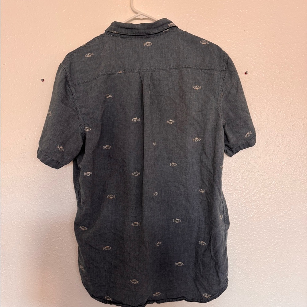 VANS Men’s Fish Short Sleeve Button Down - Medium​ - Picture 4 of 4
